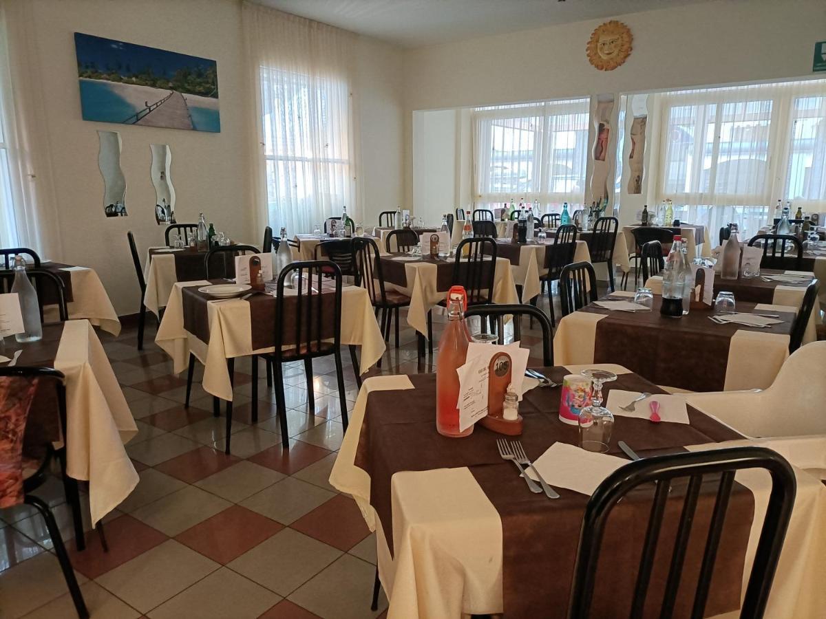 Oasi Del Mare Hotel Rimini Exterior photo