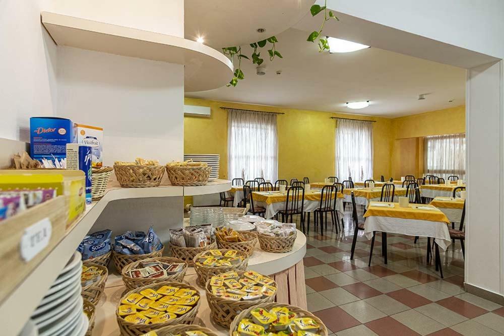 Oasi Del Mare Hotel Rimini Exterior photo